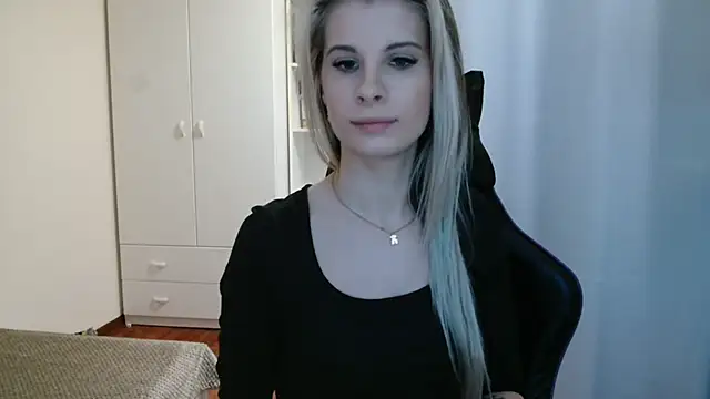 KristineGlow online show from May 20, 2026, 6:27 pm