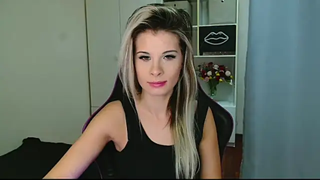 KristineGlow online show from January 12, 2026, 7:26 am