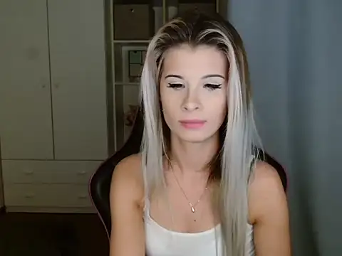 KristineGlow online show from December 4, 2025, 4:50 pm