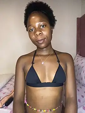 Snapshot of Crazyqueenxxx chatting on October 27, 2025, 9:27 pm Crazyqueenxxx online show from October 27, 2025, 9:27 pm