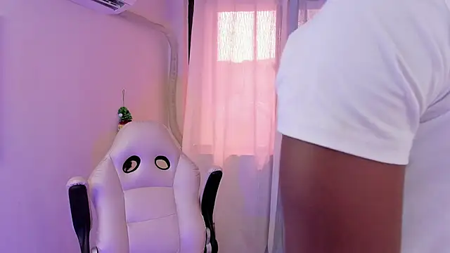 Snapshot of tau_montes chatting on November 20, 2025, 2:29 pm tau montes online show from November 20, 2025, 2:29 pm