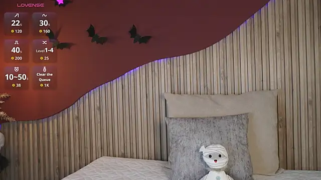 Nina Kinky online show from October 8, 2025, 1:45 pm