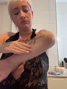 Snapshot of Rozendefotz chatting on November 8, 2025, 8:51 am Rozendefotz online show from November 8, 2025, 8:51 am