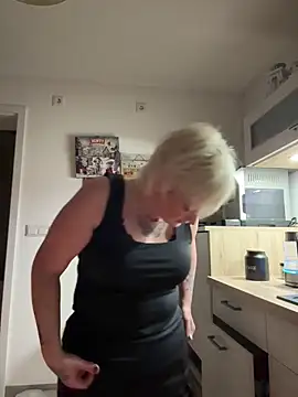 Snapshot of Rozendefotz chatting on December 15, 2025, 6:30 am Rozendefotz online show from December 15, 2025, 6:30 am