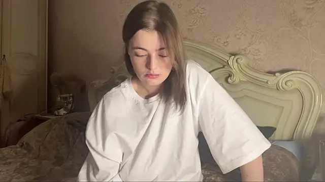 HoneyMist online show from November 18, 2025, 6:00 pm