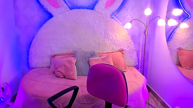 Snapshot of Lucia_jane chatting on October 21, 2025, 7:46 pm Lucia jane online show from October 21, 2025, 7:46 pm