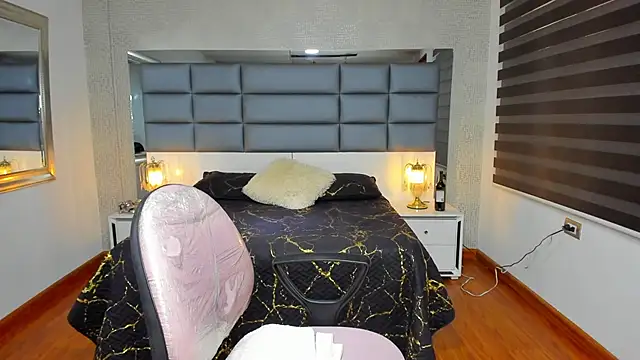 Snapshot of Lucia_jane chatting on November 27, 2025, 7:25 pm Lucia jane online show from November 27, 2025, 7:25 pm