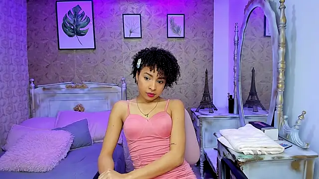 Snapshot of Lucia_jane chatting on October 22, 2025, 7:46 pm Lucia jane online show from October 22, 2025, 7:46 pm