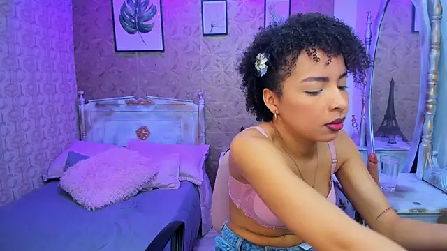 Snapshot of Lucia_jane chatting on October 25, 2025, 7:36 pm Lucia jane online show from October 25, 2025, 7:36 pm