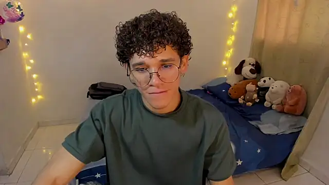 Snapshot of Tom_Blues chatting on December 18, 2025, 4:22 pm Tom Blues online show from December 18, 2025, 4:22 pm