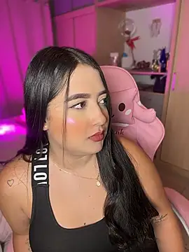 Emiily Moore1 online show from May 20, 2026, 11:46 pm