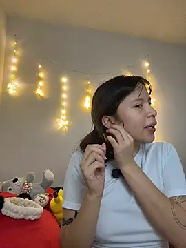 Snapshot of aliciia_23 chatting on December 2, 2025, 10:44 pm aliciia 23 online show from December 2, 2025, 10:44 pm