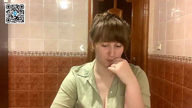 MaroonMoon  online show from December 19, 2025, 9:06 pm