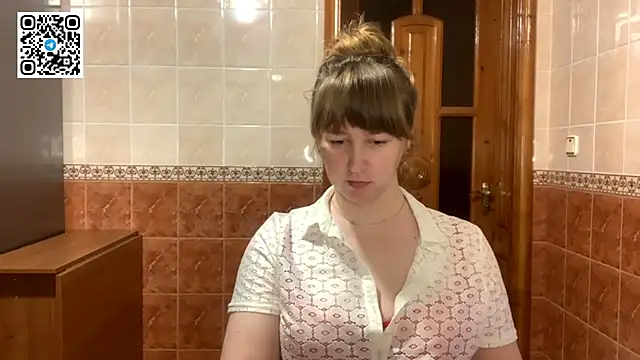 MaroonMoon  online show from November 30, 2025, 8:42 pm