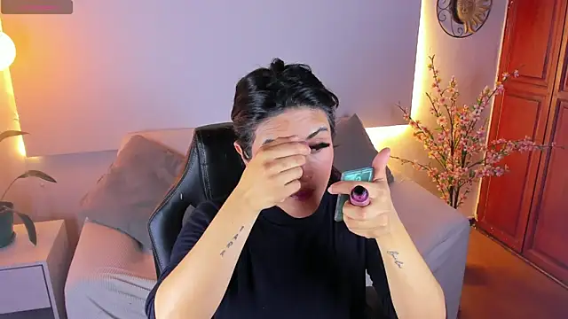 MeridaFox  online show from December 4, 2025, 6:18 pm