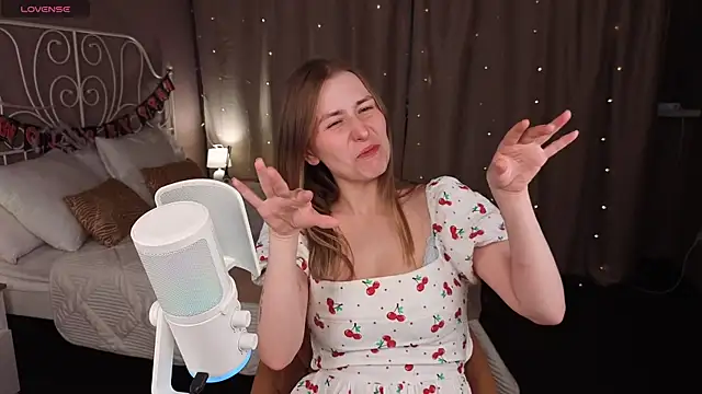 VesperaCeleste online show from November 6, 2025, 6:28 am