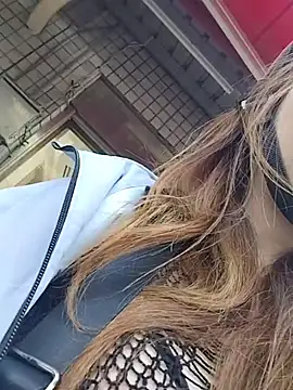 Lovelyanan online show from December 17, 2025, 7:35 am