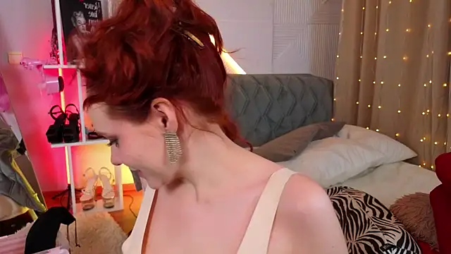 Snapshot of PollyVinice chatting on November 20, 2025, 11:44 am PollyVinice online show from November 20, 2025, 11:44 am