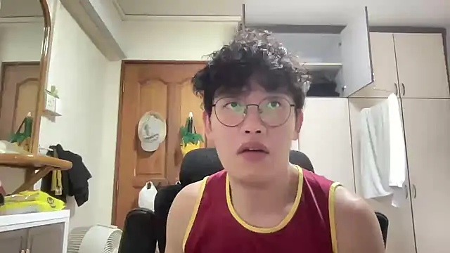 Passionatetwink2 online show from February 7, 2026, 8:33 am