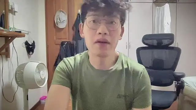Snapshot of Passionatetwink2 chatting on October 10, 2025, 5:14 pm Passionatetwink2 online show from October 10, 2025, 5:14 pm