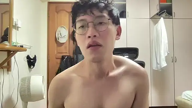 Snapshot of Passionatetwink2 chatting on October 11, 2025, 2:18 pm Passionatetwink2 online show from October 11, 2025, 2:18 pm
