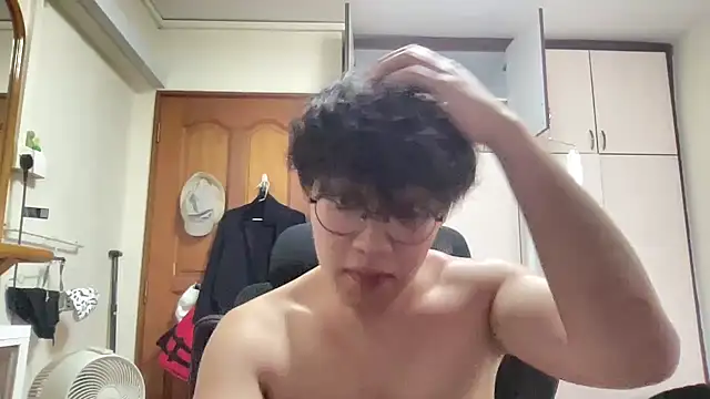 Snapshot of Passionatetwink2 chatting on March 5, 2026, 8:00 am Passionatetwink2 online show from March 5, 2026, 8:00 am