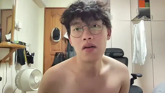 Passionatetwink2 online show from November 5, 2025, 9:45 am