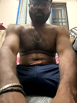 Snapshot of DJLOVE280825 chatting on October 5, 2025, 8:43 pm DJLOVE280825 online show from October 5, 2025, 8:43 pm