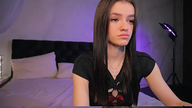 E l i z e  online show from November 21, 2025, 5:17 am