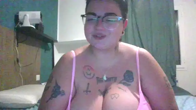 Snapshot of PirateXL chatting on May 21, 2026, 11:35 pm PirateXL online show from May 21, 2026, 11:35 pm