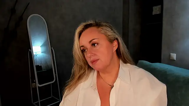 Snapshot of Sky_Kuper chatting on October 24, 2025, 11:04 pm Sky Kuper online show from October 24, 2025, 11:04 pm