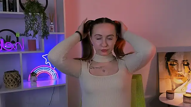 mila glow1 online show from October 7, 2025, 7:37 pm