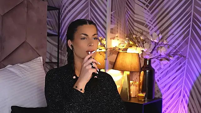 EvaRhea online show from December 4, 2025, 4:00 am