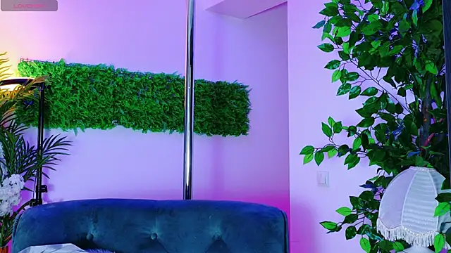 CutenessGirl online show from November 11, 2025, 7:36 am