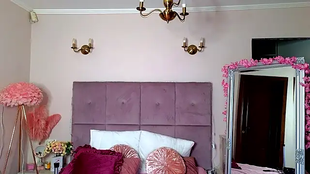 Nicole Bond online show from February 21, 2026, 4:36 am