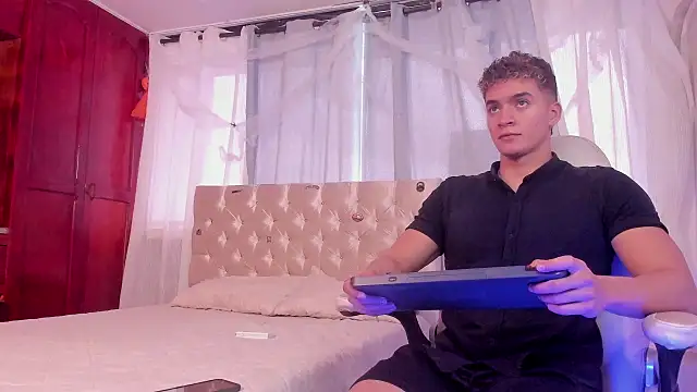 Snapshot of paull_george chatting on October 22, 2025, 3:11 pm paull george online show from October 22, 2025, 3:11 pm