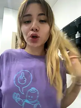 LunaMillie online show from October 25, 2025, 7:36 pm