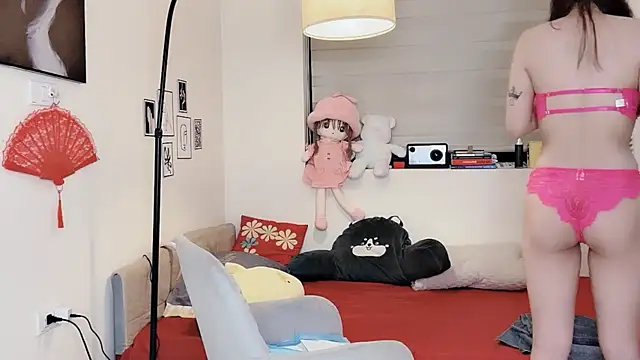 Snapshot of MaiLiiil chatting on October 30, 2025, 2:04 pm MaiLiiil online show from October 30, 2025, 2:04 pm