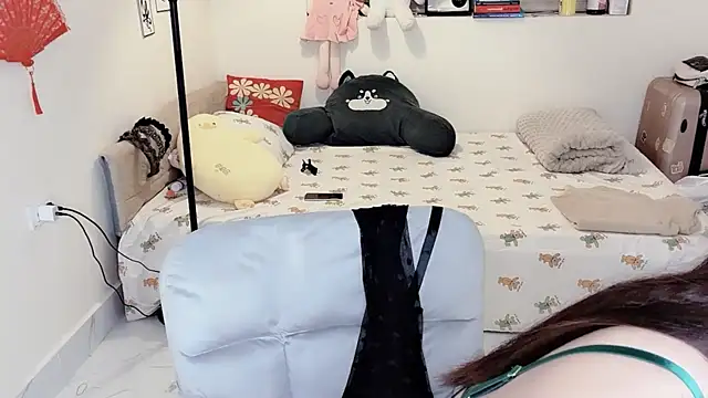 Snapshot of MaiLiiil chatting on October 18, 2025, 12:07 pm MaiLiiil online show from October 18, 2025, 12:07 pm