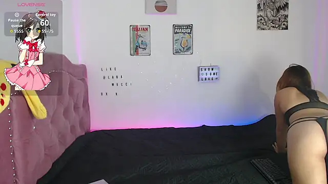 Snapshot of Laramucci chatting on November 21, 2025, 8:08 pm Laramucci online show from November 21, 2025, 8:08 pm