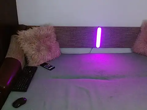 IvyClouds online show from November 7, 2025, 8:08 am