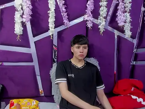 Snapshot of Bruno_Cruzz chatting on December 20, 2025, 2:25 am Bruno Cruzz online show from December 20, 2025, 2:25 am