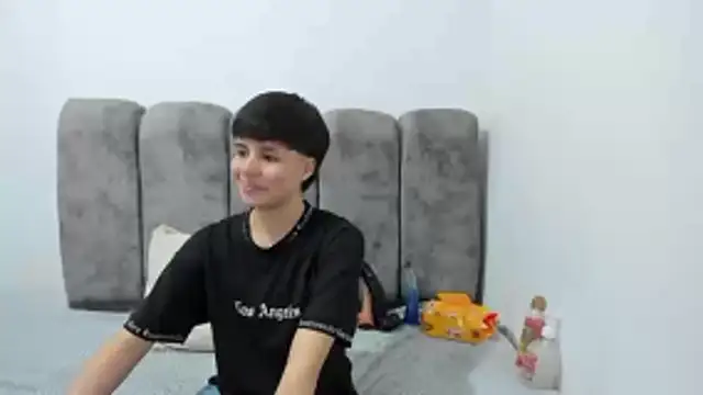 Snapshot of Bruno_Cruzz chatting on April 14, 2026, 2:16 am Bruno Cruzz online show from April 14, 2026, 2:16 am