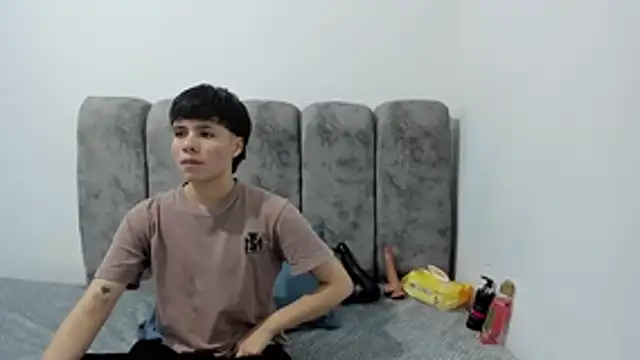 Snapshot of Bruno_Cruzz chatting on March 27, 2026, 2:42 am Bruno Cruzz online show from March 27, 2026, 2:42 am