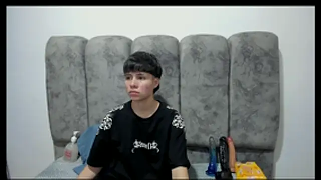 Snapshot of Bruno_Cruzz chatting on April 16, 2026, 2:34 am Bruno Cruzz online show from April 16, 2026, 2:34 am