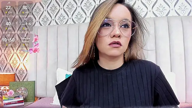 Snapshot of Sky_Junne chatting on October 30, 2025, 5:43 pm Sky Junne online show from October 30, 2025, 5:43 pm