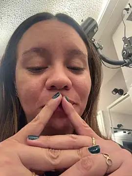 Sky Junne online show from April 14, 2026, 4:34 pm