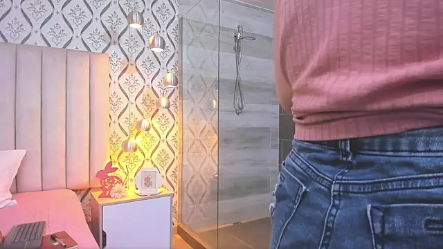 Snapshot of Sky_Junne chatting on November 4, 2025, 5:50 pm Sky Junne online show from November 4, 2025, 5:50 pm