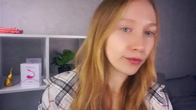 EarnestineGyllenband online show from November 18, 2025, 6:50 am