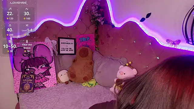 sophiievv online show from October 29, 2025, 7:13 pm